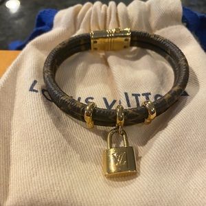 Louis Vuitton Keep It Bracelet, size 17, like new